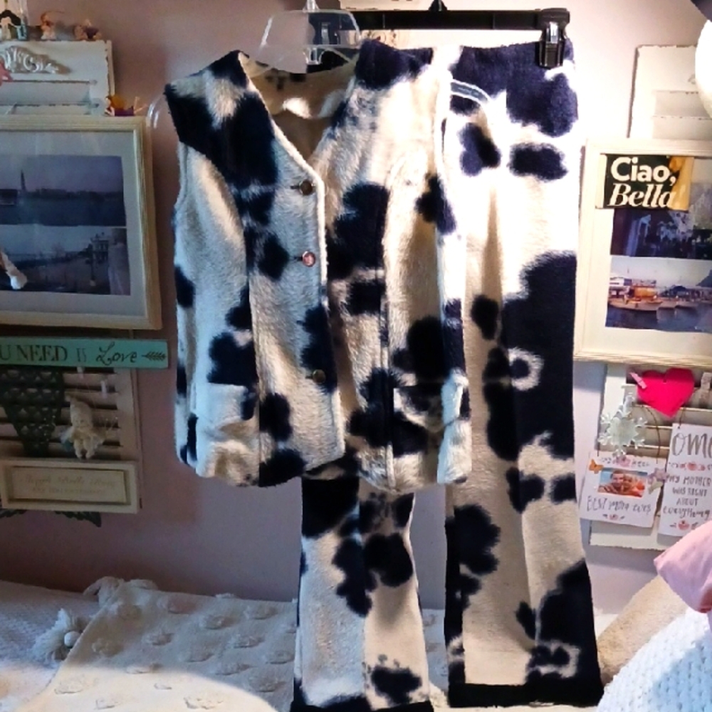 Gorgeous! Girls Vtg. Faux Fur 2 Pc. Cow Print Vest and Pants ⚜️
